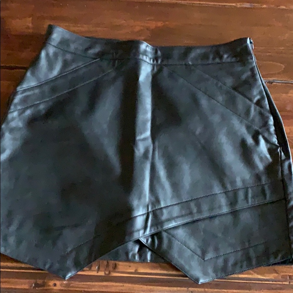 Envelope black leather skirt